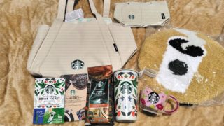 スターバックス福袋2025の開封画像：トートバッグ、チェアパッド、ドリンクチケット、コーヒー豆、マグカップ、グラスマグなど全ての内容物